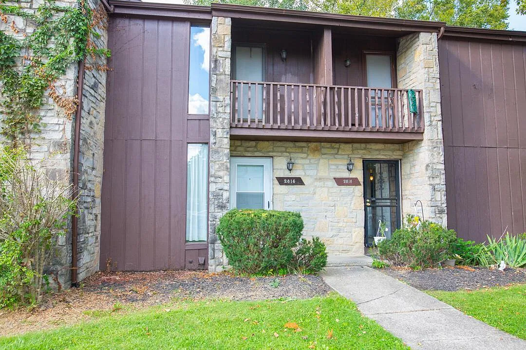 2816 Stonehenge Dr photo 1