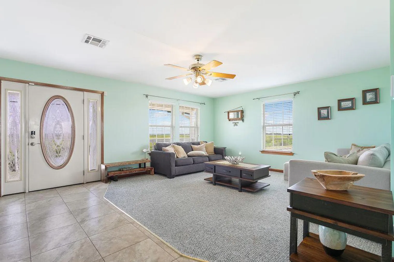 3 bed, 2.0 bath, 2098 sqft, $6,523 — Photo 2
