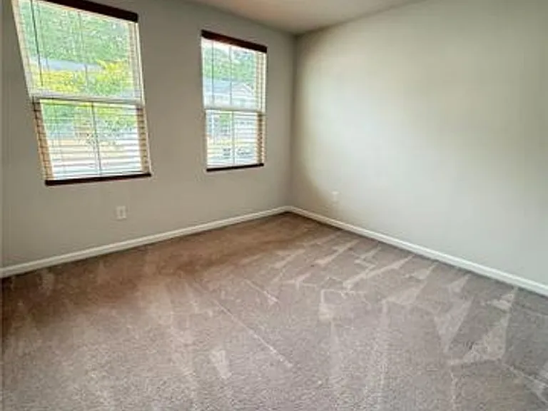 244 Mildred Dr — Photo 11