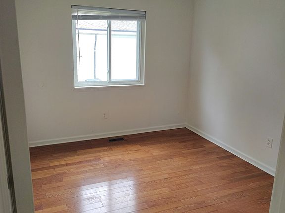 5th image of 25634 Packard St