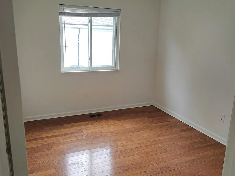 25634 Packard St — Photo 4
