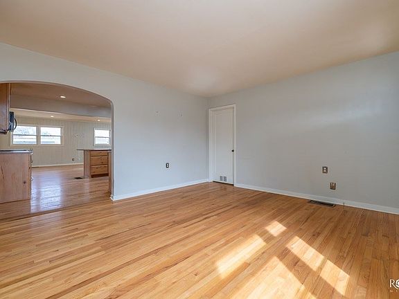 5th image of 2536 Colorado Ave
