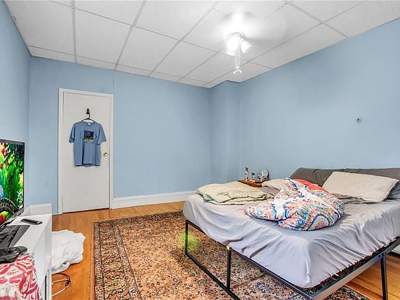 4th image of 255 Ashland Ave #2