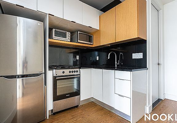 2nd image of 820 Saint Johns Pl #4F