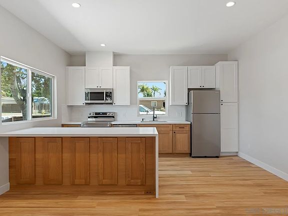 3rd image of 1489 Fern Ave #1