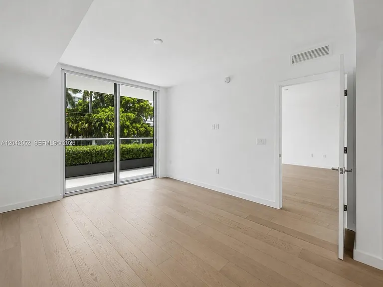 9221 E Bay Harbor Dr #210 — Photo 10