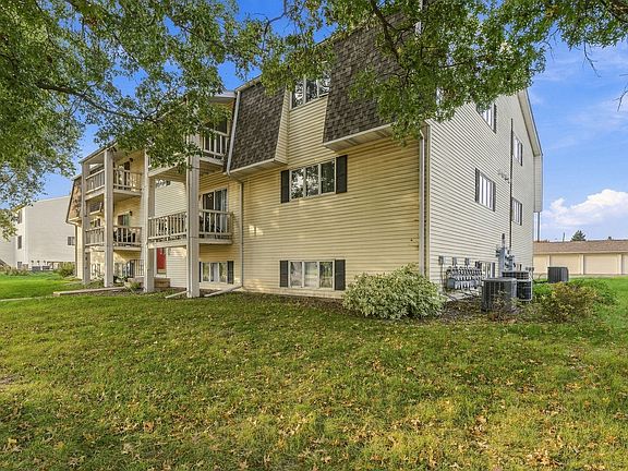 2nd image of 800 E Iowa St APT 2A