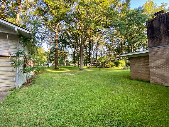 3rd image of 2594 Beechwood Ave