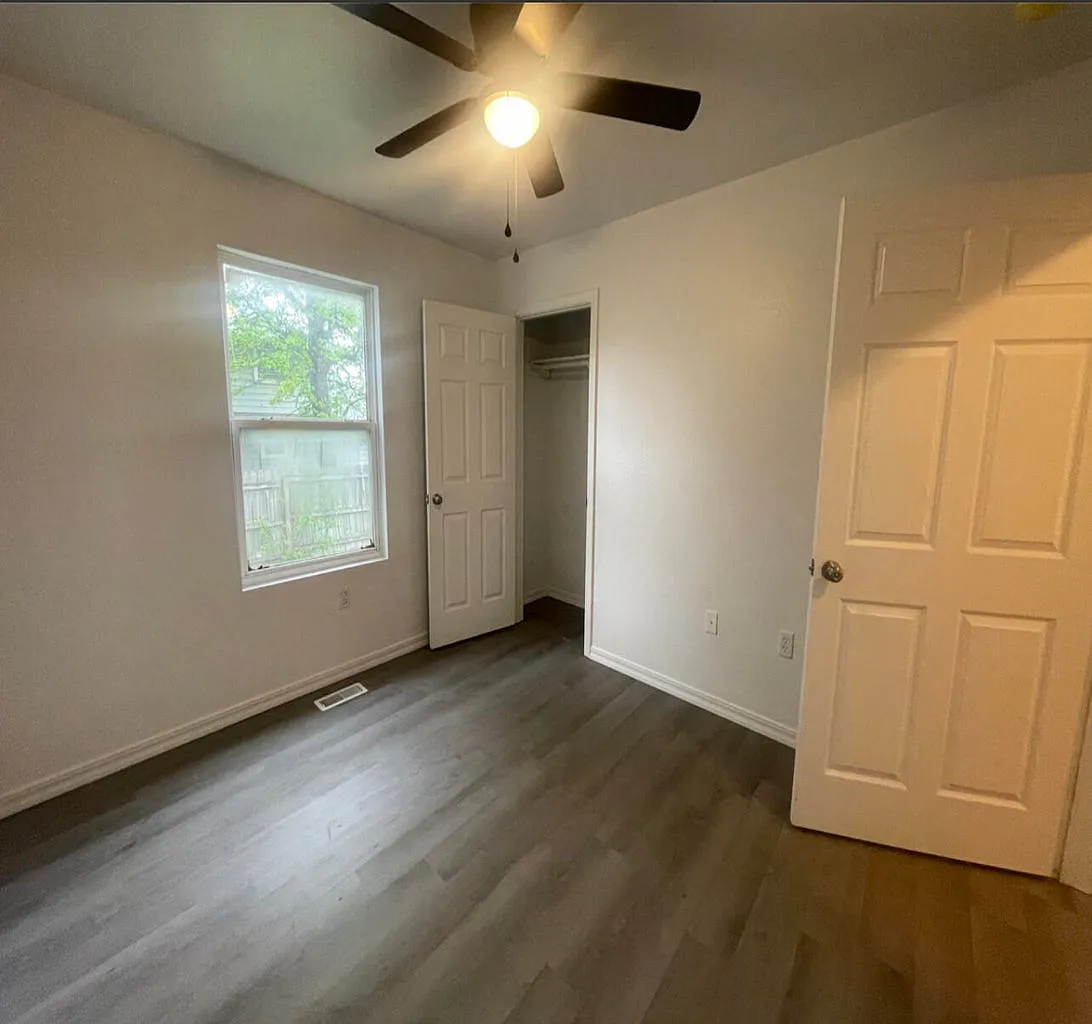 Viola Apartments - 200 — Photo 2