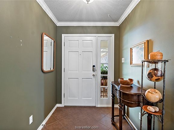 3rd image of 604 Aster Dr