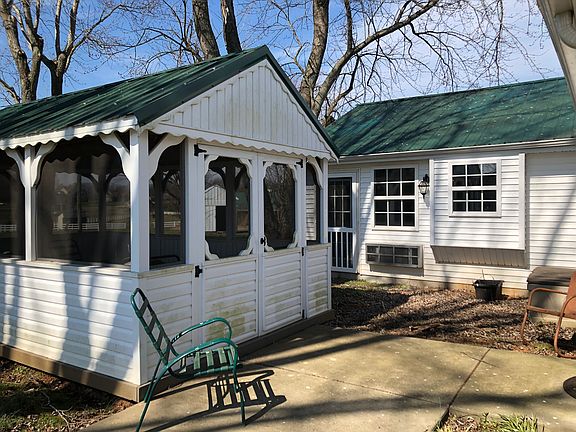 screened in porch