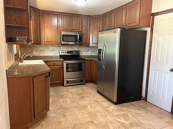2nd image of 325 E Rosewood St