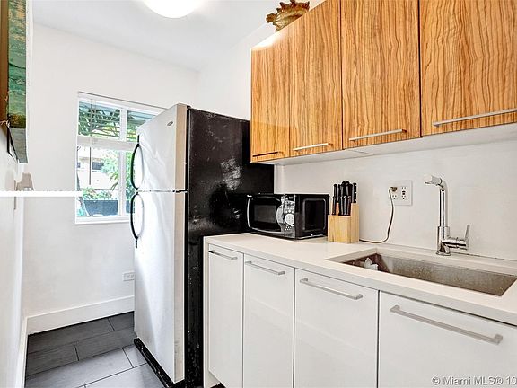 5th image of 8142 Byron Ave #A