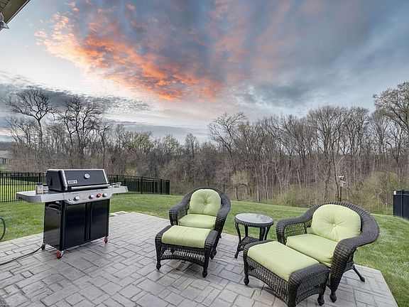 3rd image of 894 Meadowcrest Way
