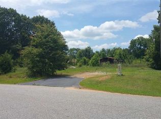 122 Green Valley Cir, Starr, SC 29684