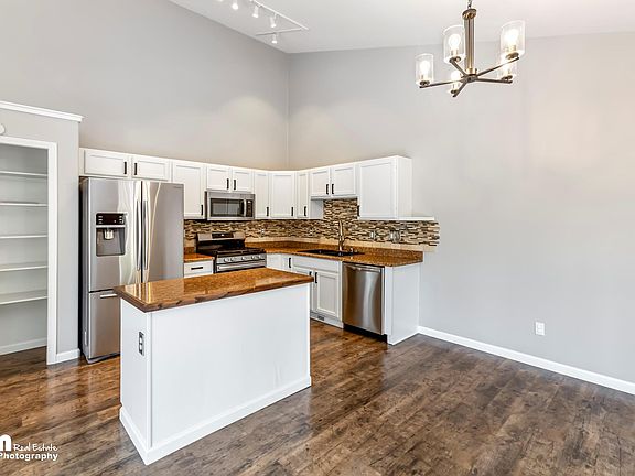 3rd image of 8973 Northwood Park Cir