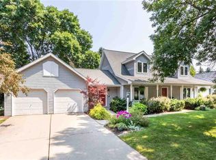 1266 Dover Ln, Green Bay, WI 54313