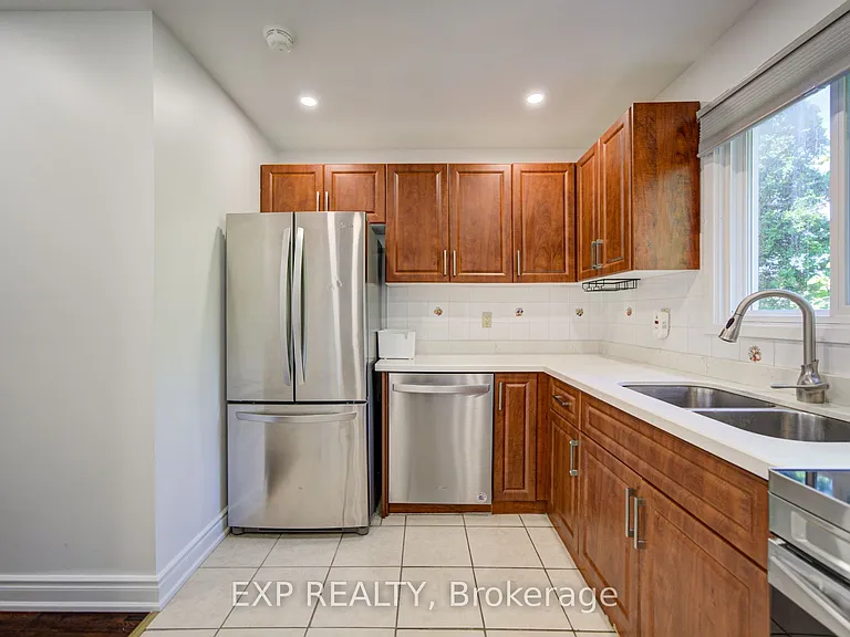 82 Muirlands Dr — Photo 12