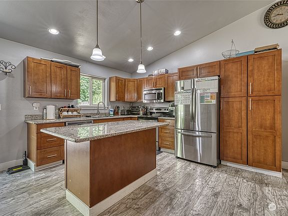 4th image of 20 E Katydid Court