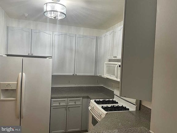 3rd image of 2701 Bellforest Ct APT 204