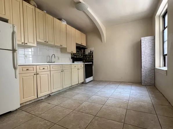 140-70 Ash Avenue 3F image 1 of 4