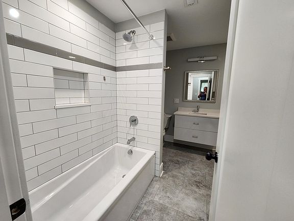 4th image of 227 Washington Blvd APT 2N