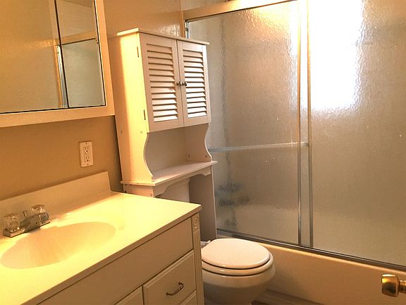 2nd image of 1024 NE 17th Way APT 8