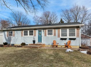 5343 Clover Dr, Lisle, IL 60532