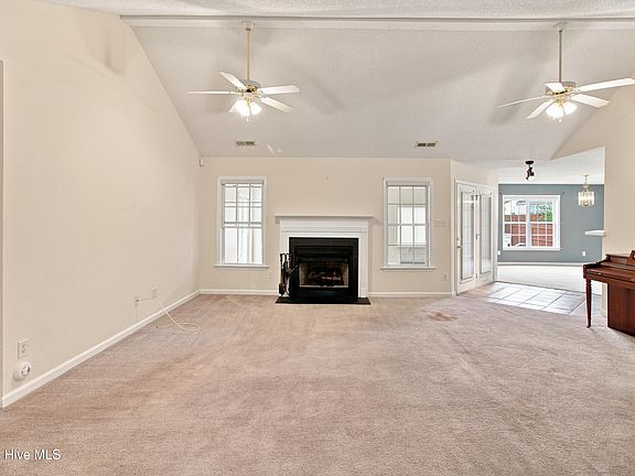 3rd image of 102 Winfall Court