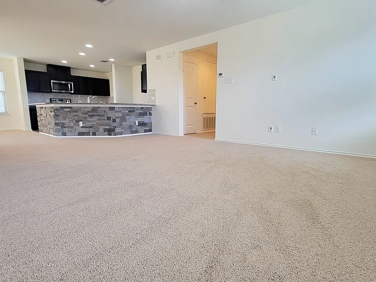 111 Jasmine Cv — Photo 9