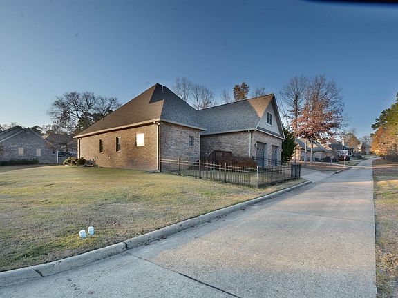4th image of 145 Gardens Gate Dr