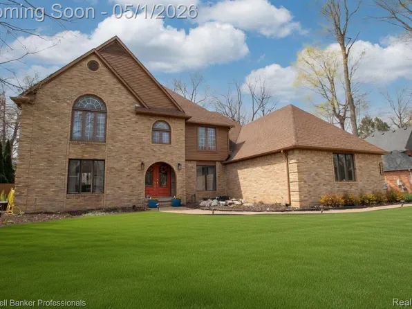 1345 Kings Pointe Rd, Grand Blanc, MI 48439