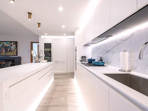 4th image of 1480 Howe St #5006