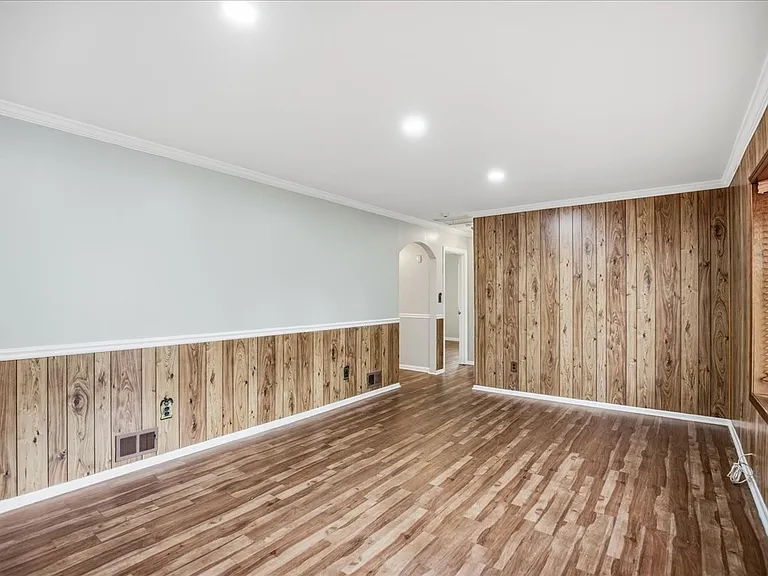 8306 Quentin St — Photo 12