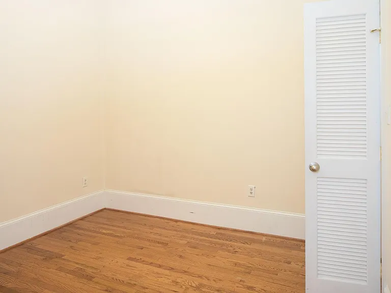 323 W Broad St #7 — Photo 8