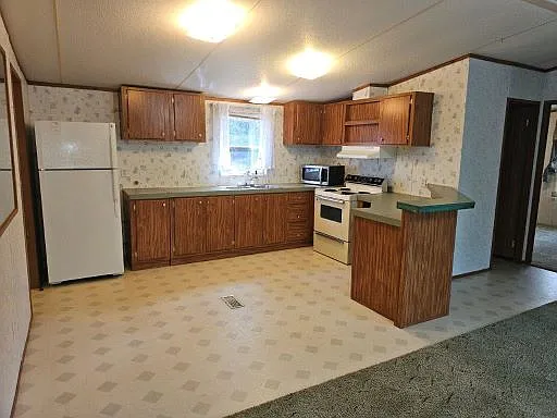 3 bed, $1,900 — Photo 3