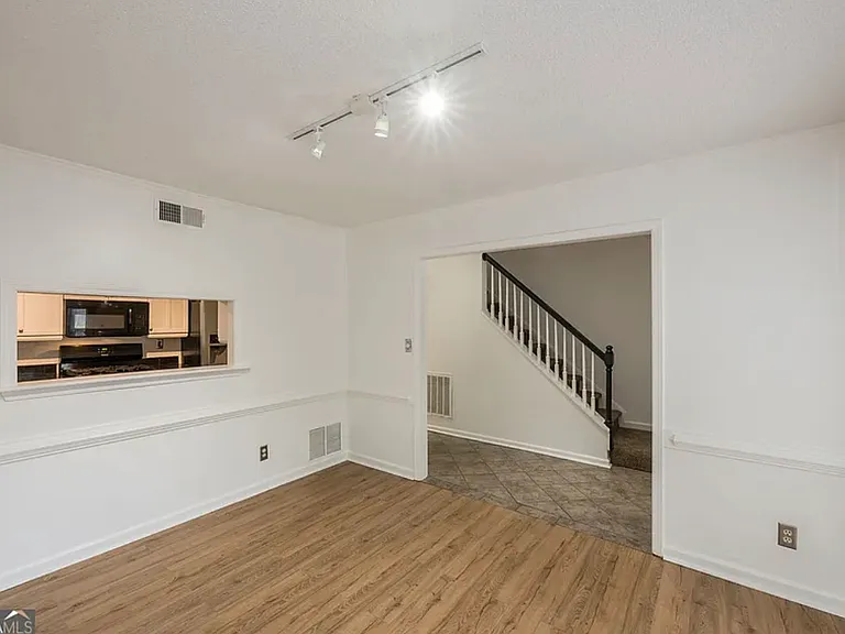 9070 Cobbler Ct — Photo 4
