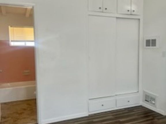 3rd image of 560 E Oakland Ave APT D