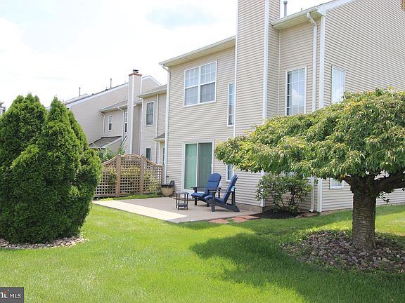 5th image of 36 Honey Locust Ln