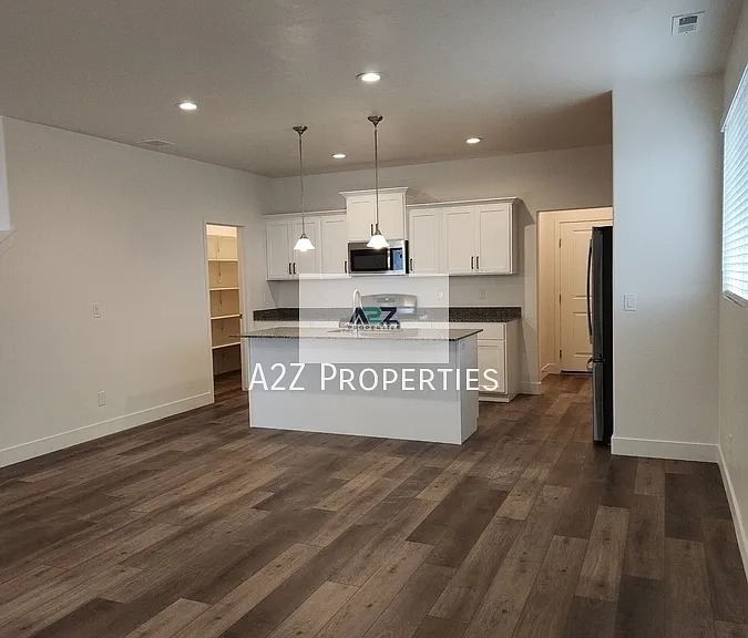 924 S 850 W — Photo 3