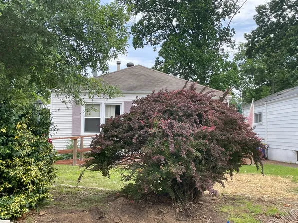 10736 Saint Xavier Ln, Saint Ann, MO 63074