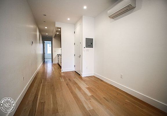 4th image of 99 Montrose Ave #1