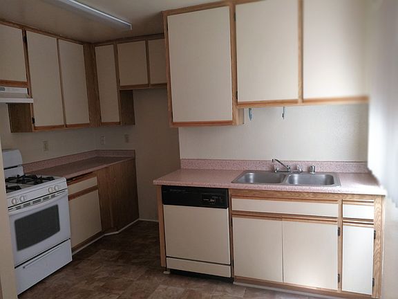3rd image of 1227 N Orange Dr