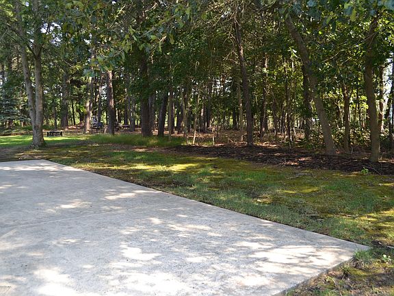 3rd image of 18 Kinkora Ct E