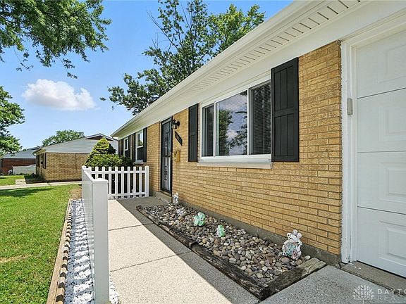 4th image of 34 Twinbrook Dr