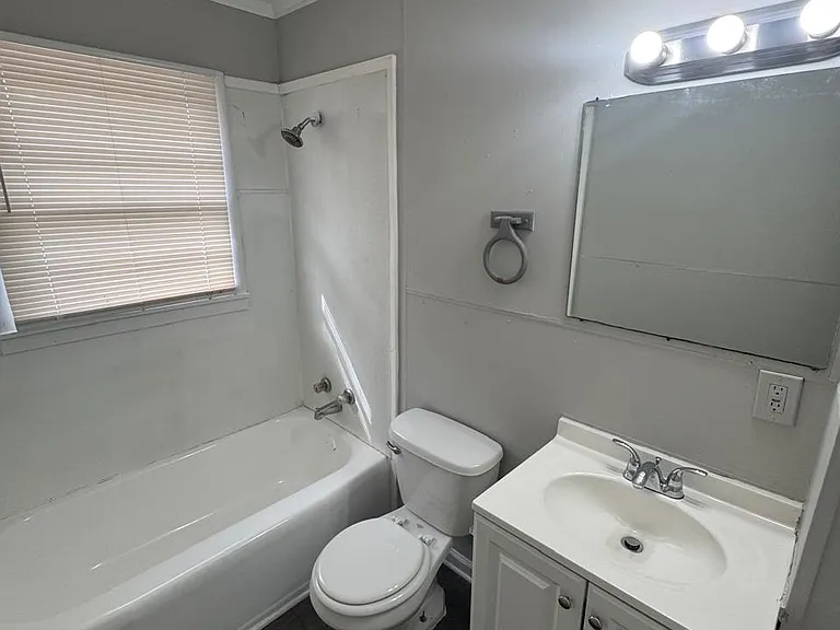 7 Landrum Pl SW — Photo 9