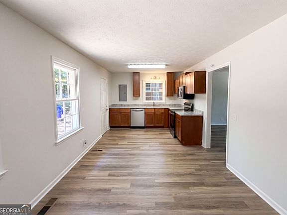 2nd image of 537 Green St