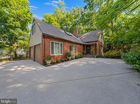 1746 Green Valley Rd, Havertown, PA 19083