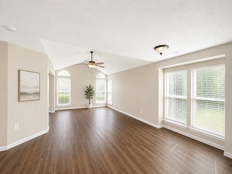 197 Daffodil Dr — Photo 4