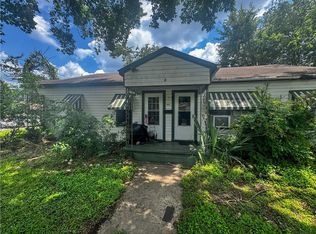 901 Post Oak St, Hearne, TX 77859